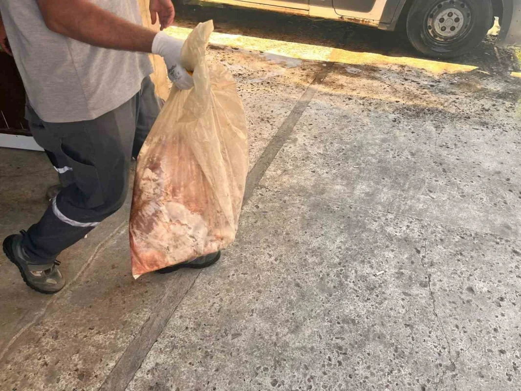 Antalya Kepez'de son kullanma tarihi geçmiş 152 kilo ete el konuldu