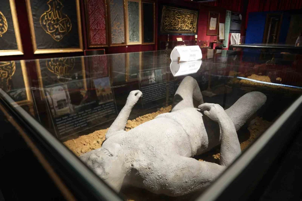 Kartepe'deki Kutsal Emanetler Müzesi ziyaretçileri ağlatıyor