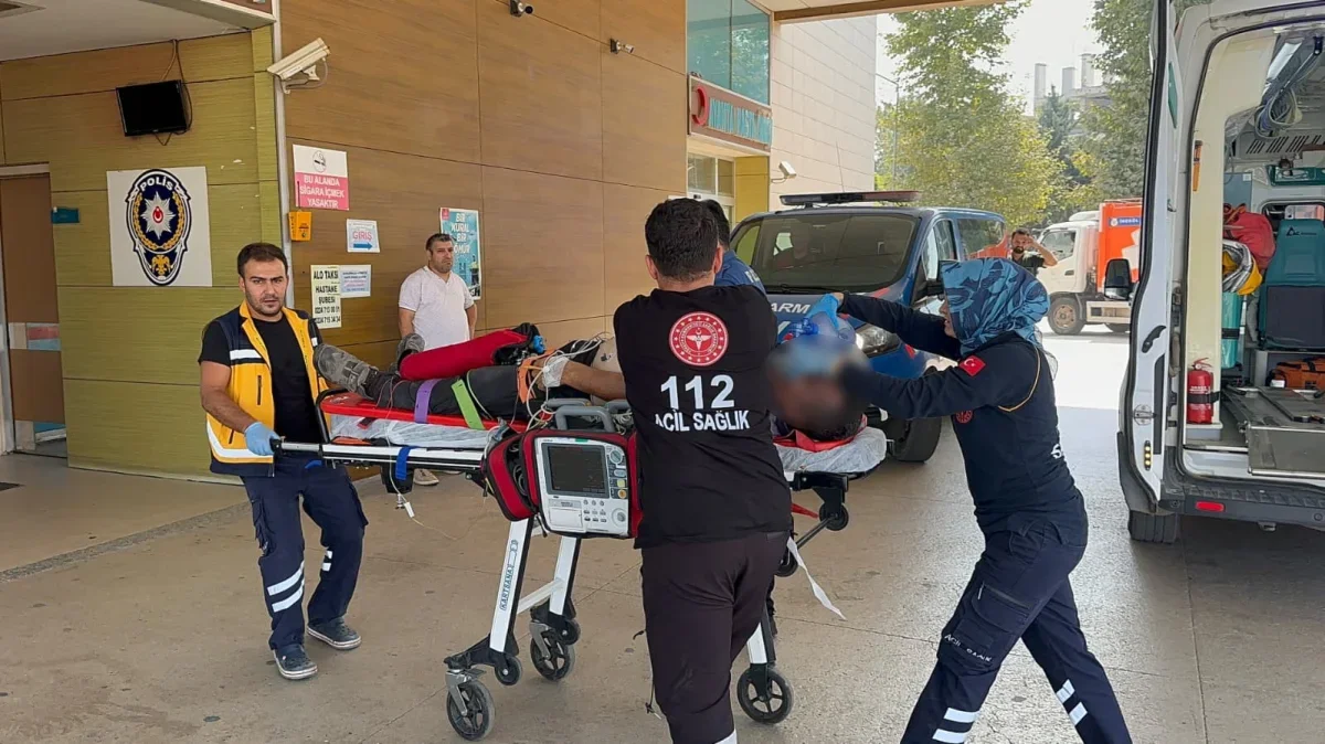 Duran kamyona çarpan kamyonet sürücüsü İnegöl'de ağır yaralandı
