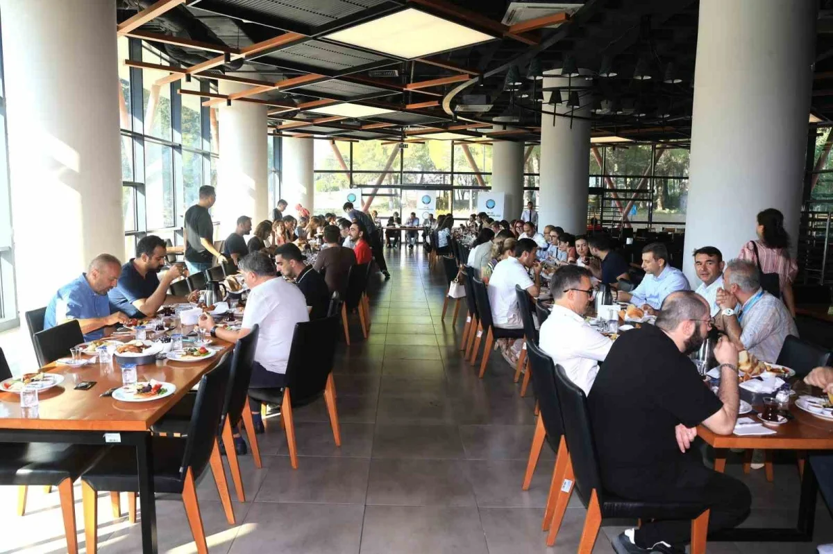 BUÜ'de başarılı akademisyenler rektör Yılmaz'la buluştu