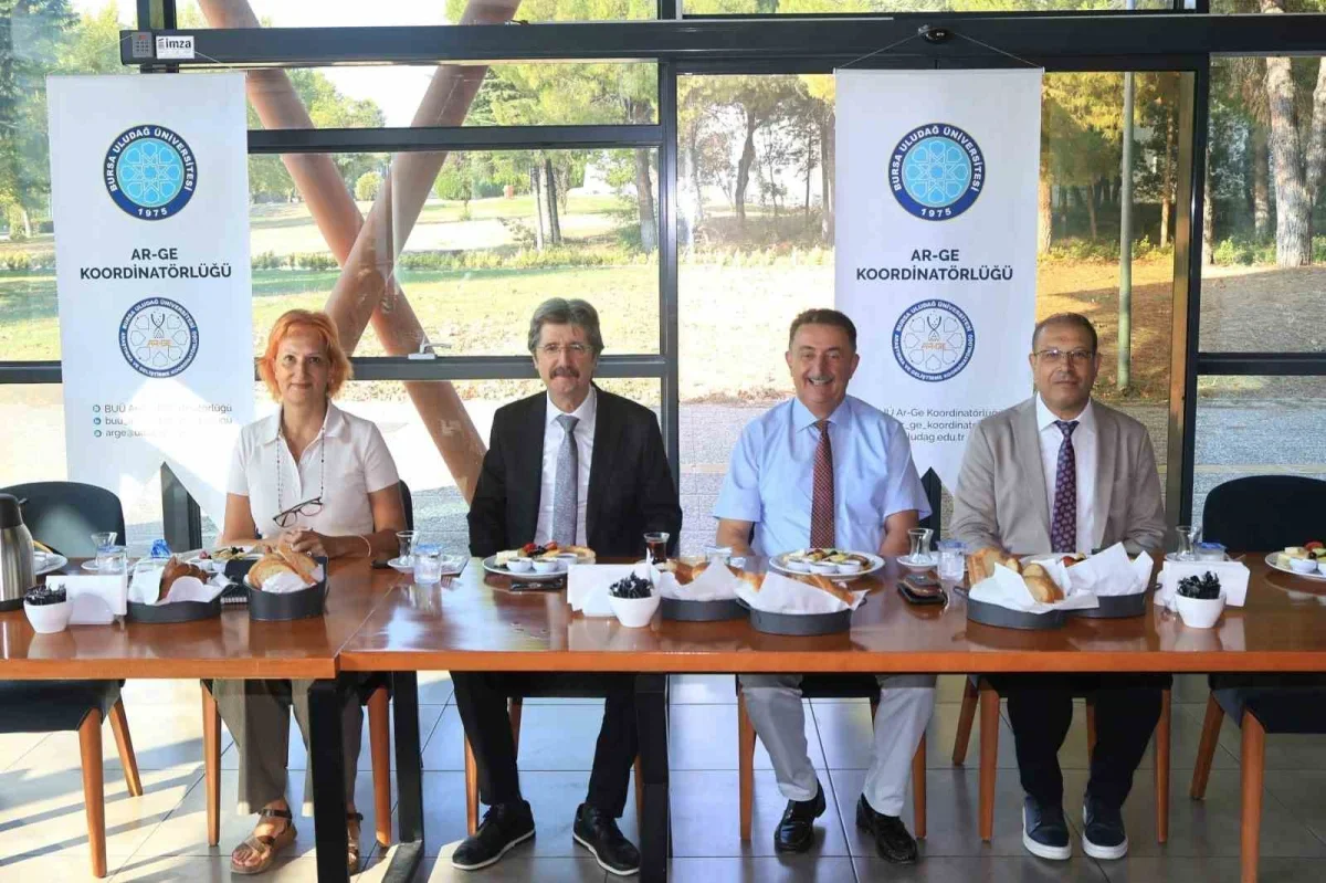 BUÜ'de başarılı akademisyenler rektör Yılmaz'la buluştu