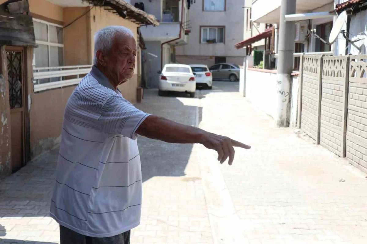 Adapazarı'nda yarım kalan yol çalışması mahalleyi mağdur etti