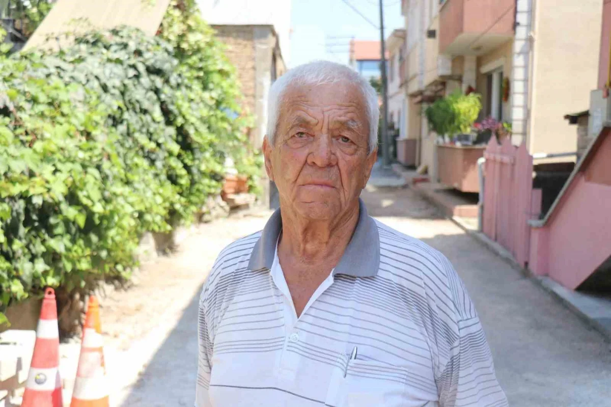 Adapazarı'nda yarım kalan yol çalışması mahalleyi mağdur etti