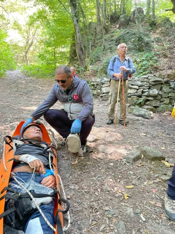 Uludağ eteklerinde yürüyüşte yaralanan 75 yaşındaki adam kurtarıldı
