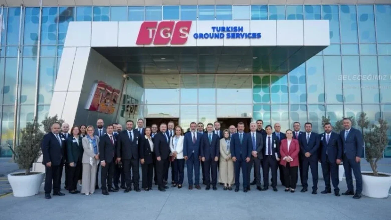 THY Başkanı Murat Şeker'den TGS çalışanlarına saha ziyareti