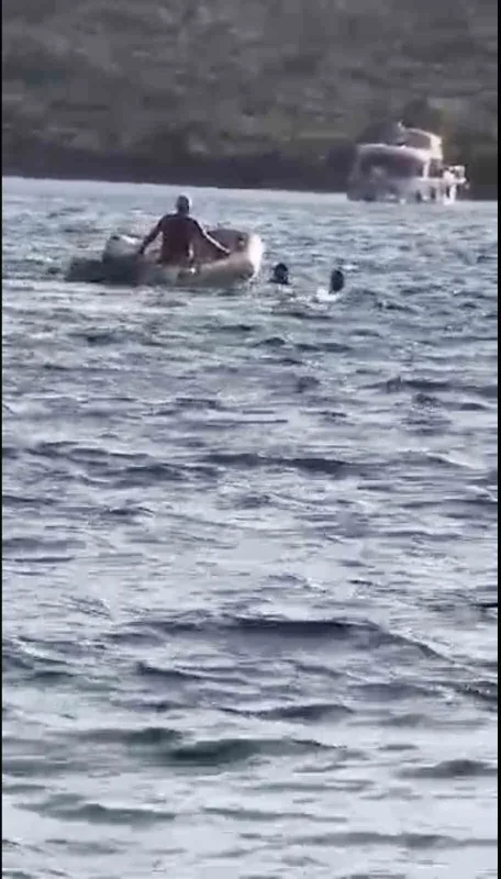 Ayvalık Yalancı Boğaz'da akıntıya kapılan tatilci kurtarıldı