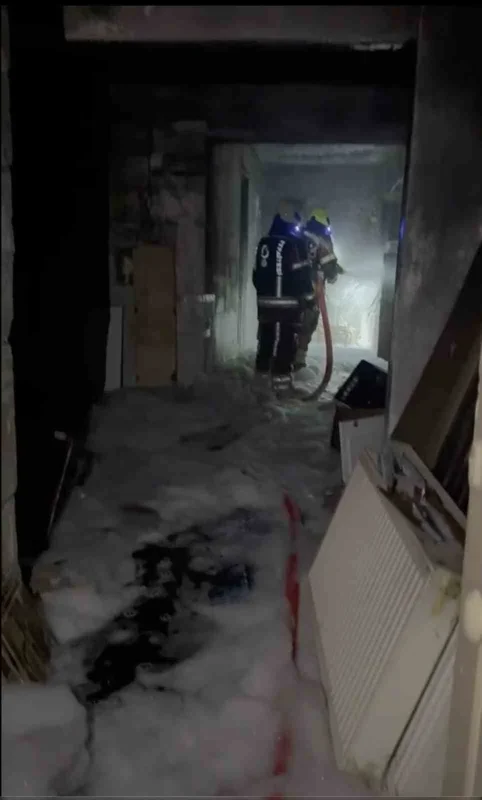 Ayvalık'ta aynı apartmanın bodrum katında iki kez yangın çıktı