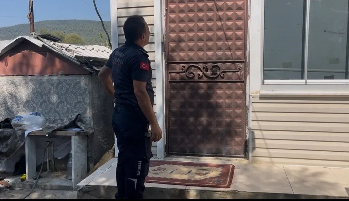 Hanife Tiryaki yangına koştu: KOAH hastası alevlere müdahale etti