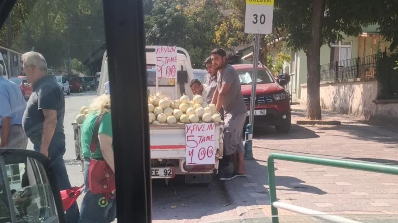 Esnaf Odası Başkanından seyyar satıcı tepkisi: “Denetim yok, esnaf mağdur”