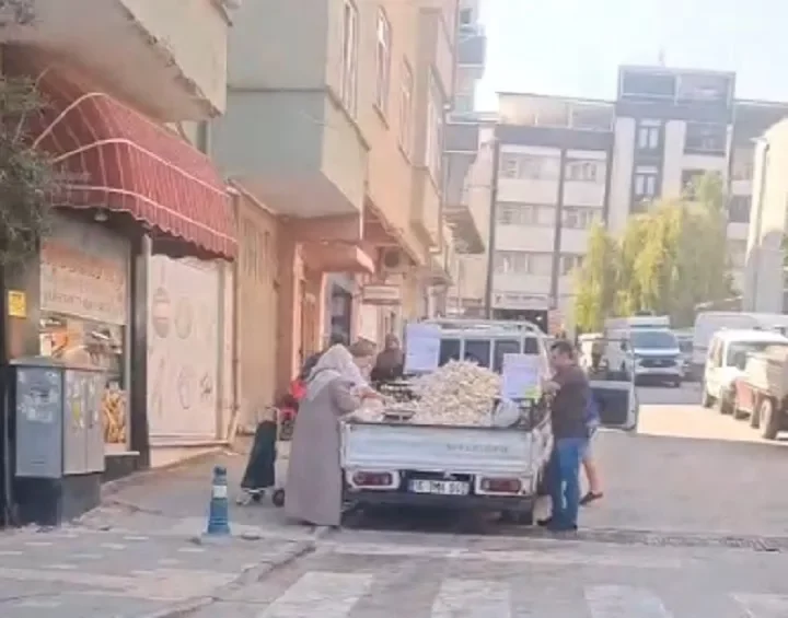 Esnaf Odası Başkanından seyyar satıcı tepkisi: “Denetim yok, esnaf mağdur”