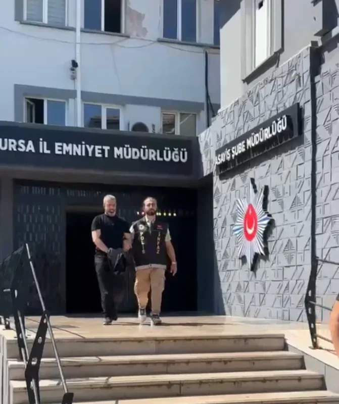 Bursa'da 20, 21 ve 25 yıl cezası olan 3 hükümlü yakalandı