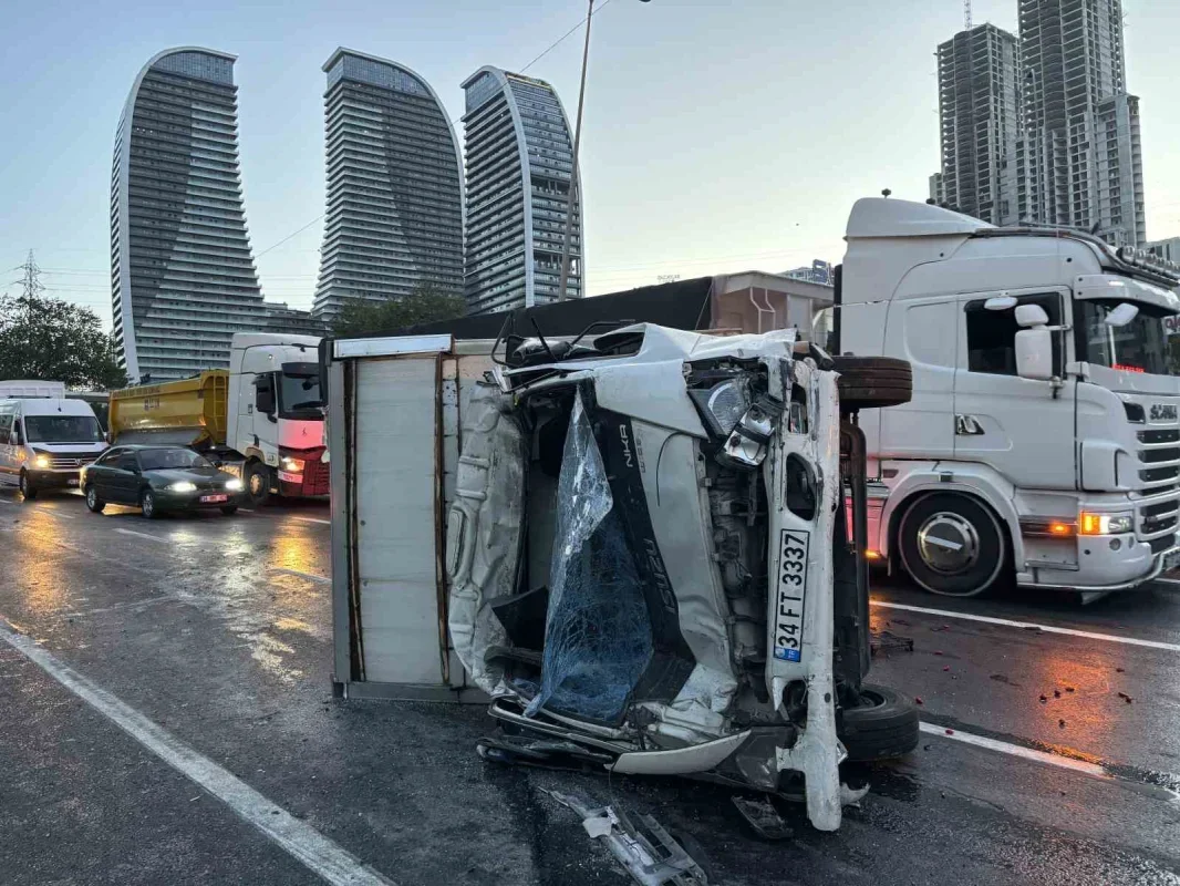 Esenyurt'ta 11 araçlı zincirleme kaza: 2'si ağır 6 yaralı
