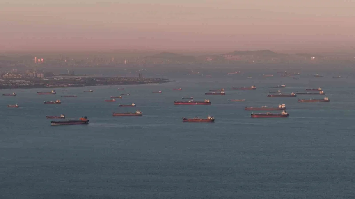 İstanbul açıklarında tehlikeli yük taşıyan tankerler görüntülendi