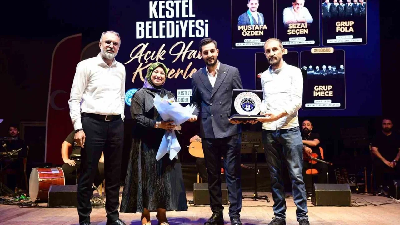 Kestel'de Mustafa Özden konseriyle açık hava etkinliği coştu