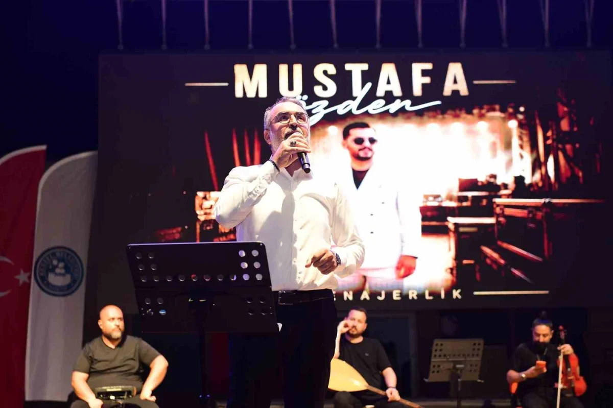 Kestel'de Mustafa Özden konseriyle açık hava etkinliği coştu