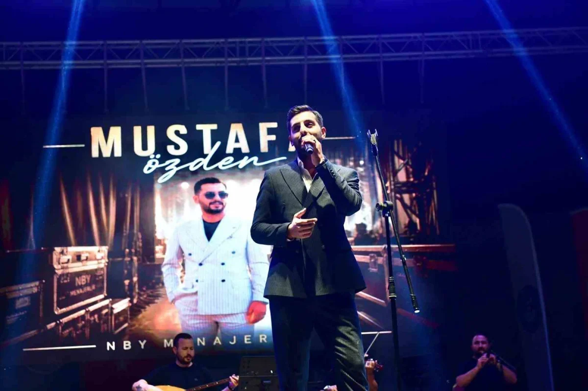Kestel'de Mustafa Özden konseriyle açık hava etkinliği coştu