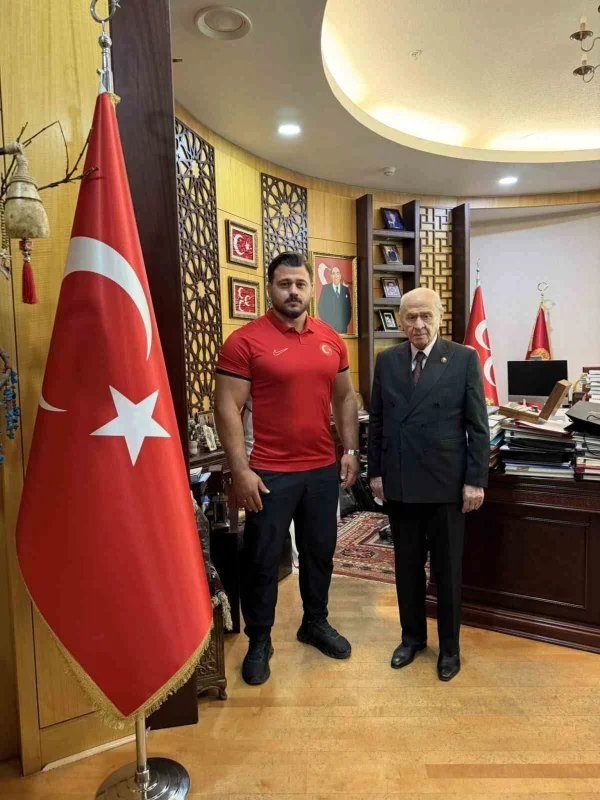 Taha Akgül ve Rıza Kayaalp'ten Bahçeli'ye güreş ziyareti