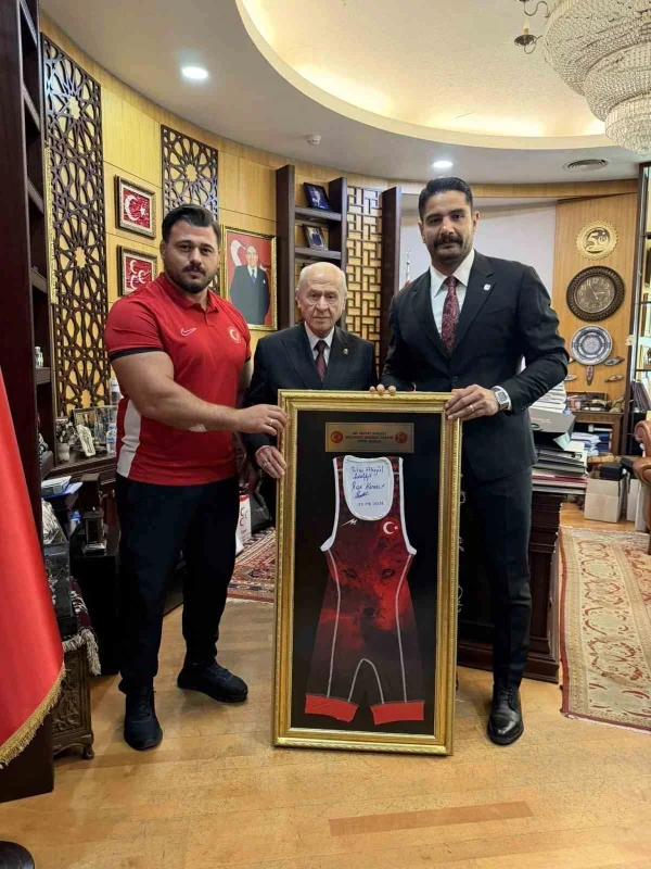 Taha Akgül ve Rıza Kayaalp'ten Bahçeli'ye güreş ziyareti
