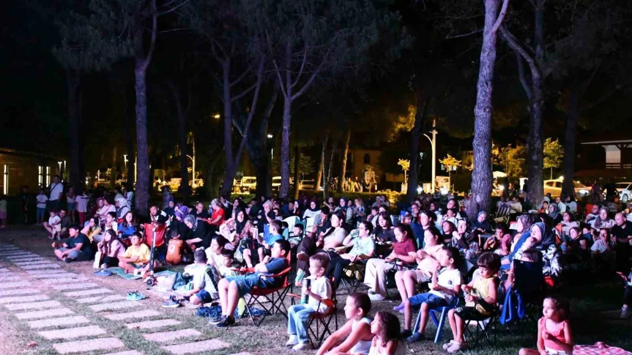 İznik'te yazlık sinema sezonu animasyon filmlerle tamamlandı