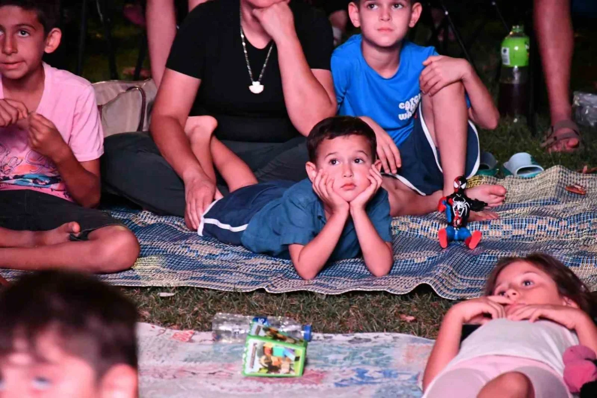 İznik'te yazlık sinema sezonu animasyon filmlerle tamamlandı
