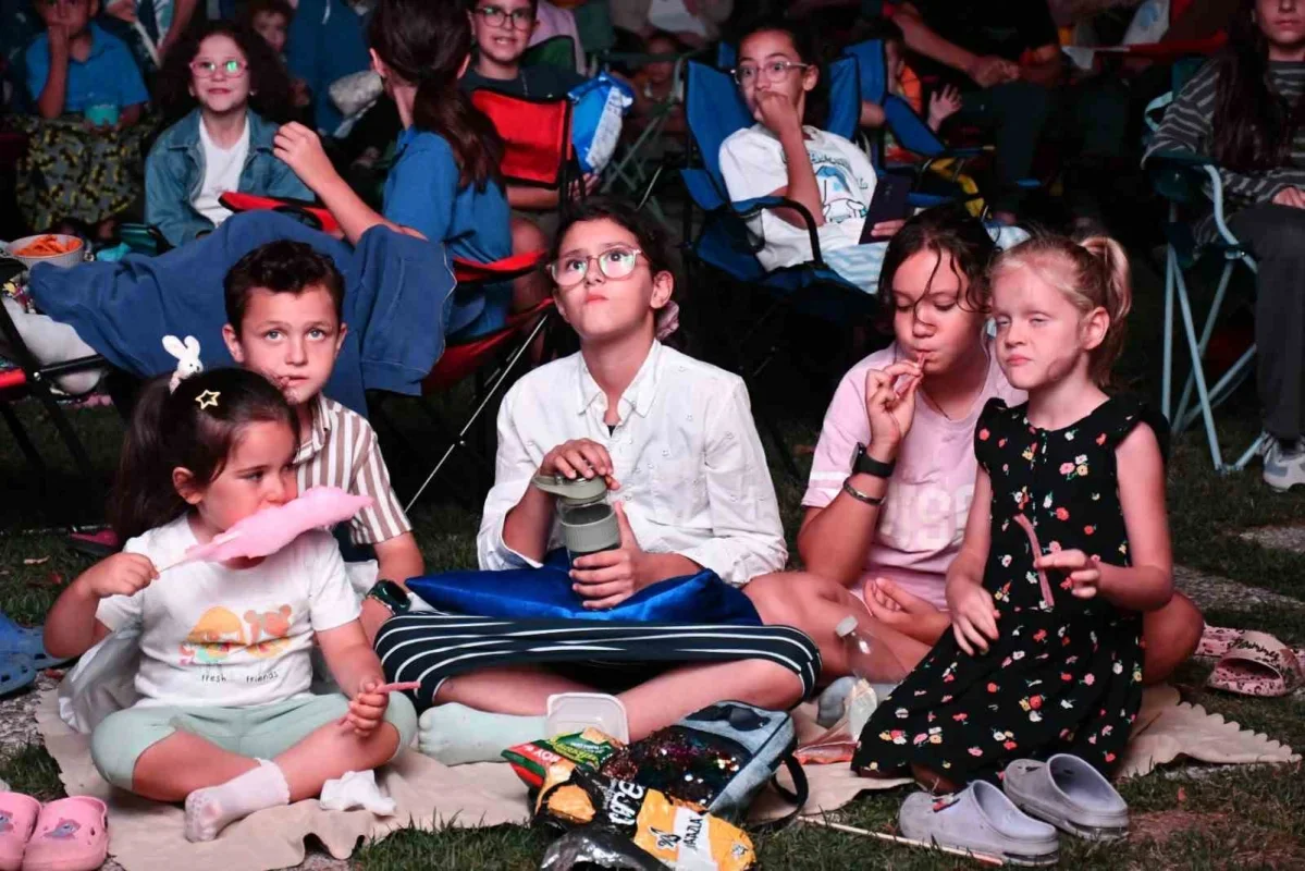 İznik'te yazlık sinema sezonu animasyon filmlerle tamamlandı