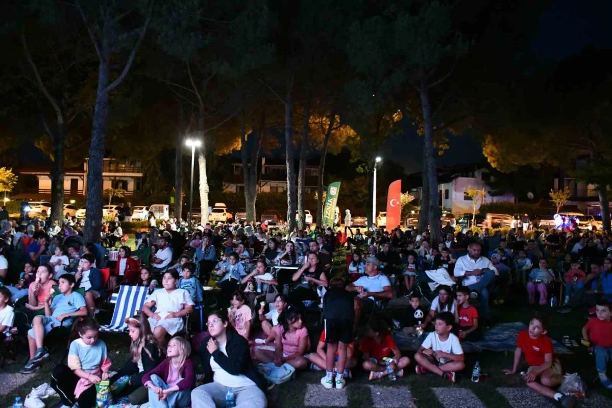 İznik'te yazlık sinema sezonu animasyon filmlerle tamamlandı