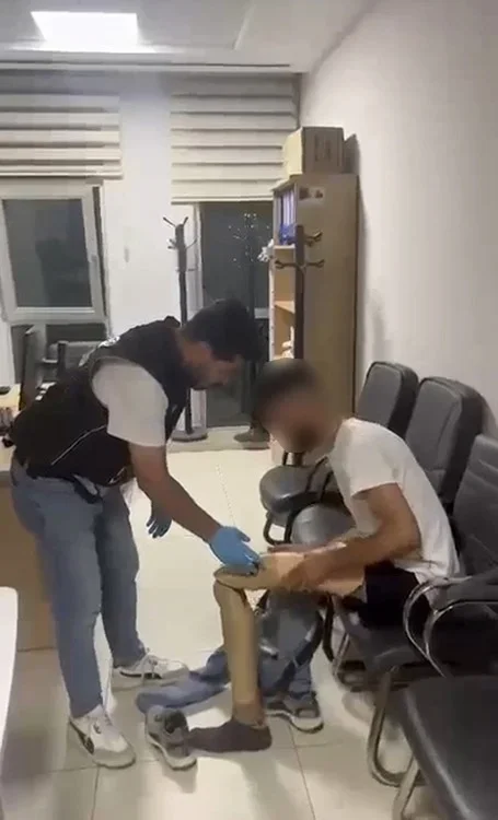Protez bacağında 830 gram metamfetamin ele geçirildi