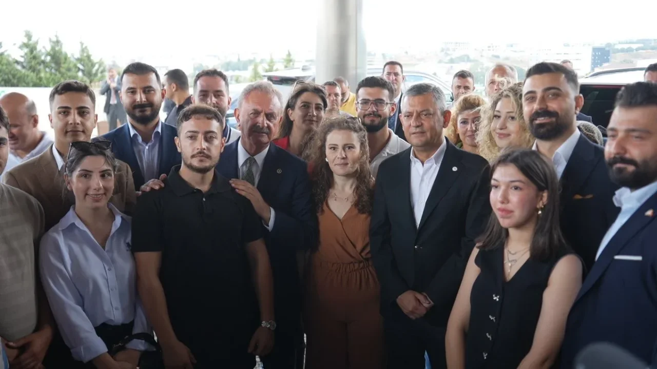 Özgür Özel'den canlı yayın ve savunma hakkı çağrısı