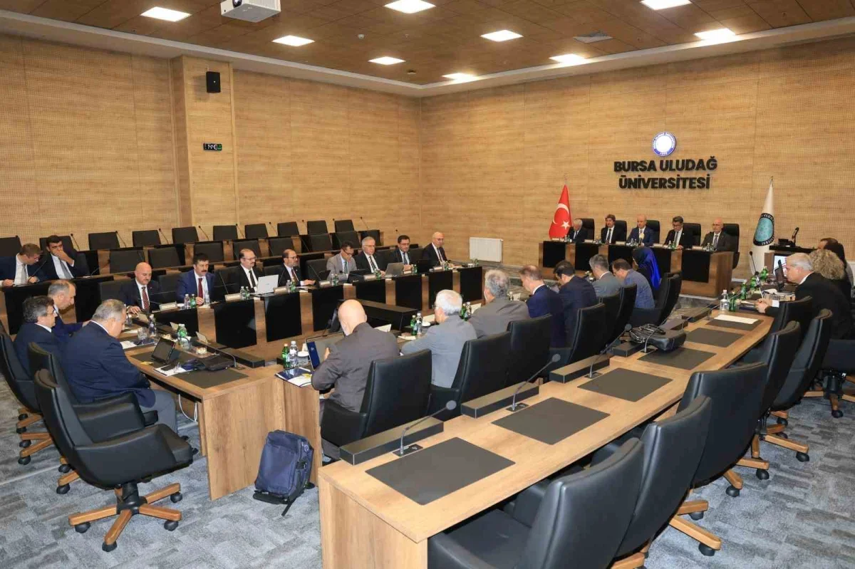 ÜAK Yönetim Kurulu Toplantısı Bursa Uludağ Üniversitesi'nde yapıldı
