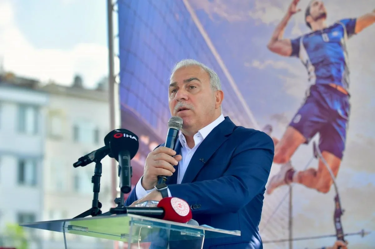 Bakan Bak: 12 milyon gence yüzme öğrettik