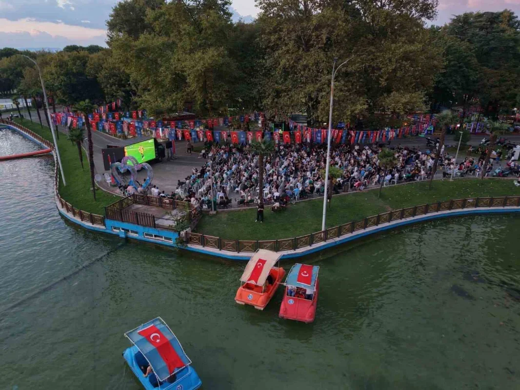Bursa Büyükşehir, Bursaspor taraftarlarını Kültürpark'ta buluşturdu