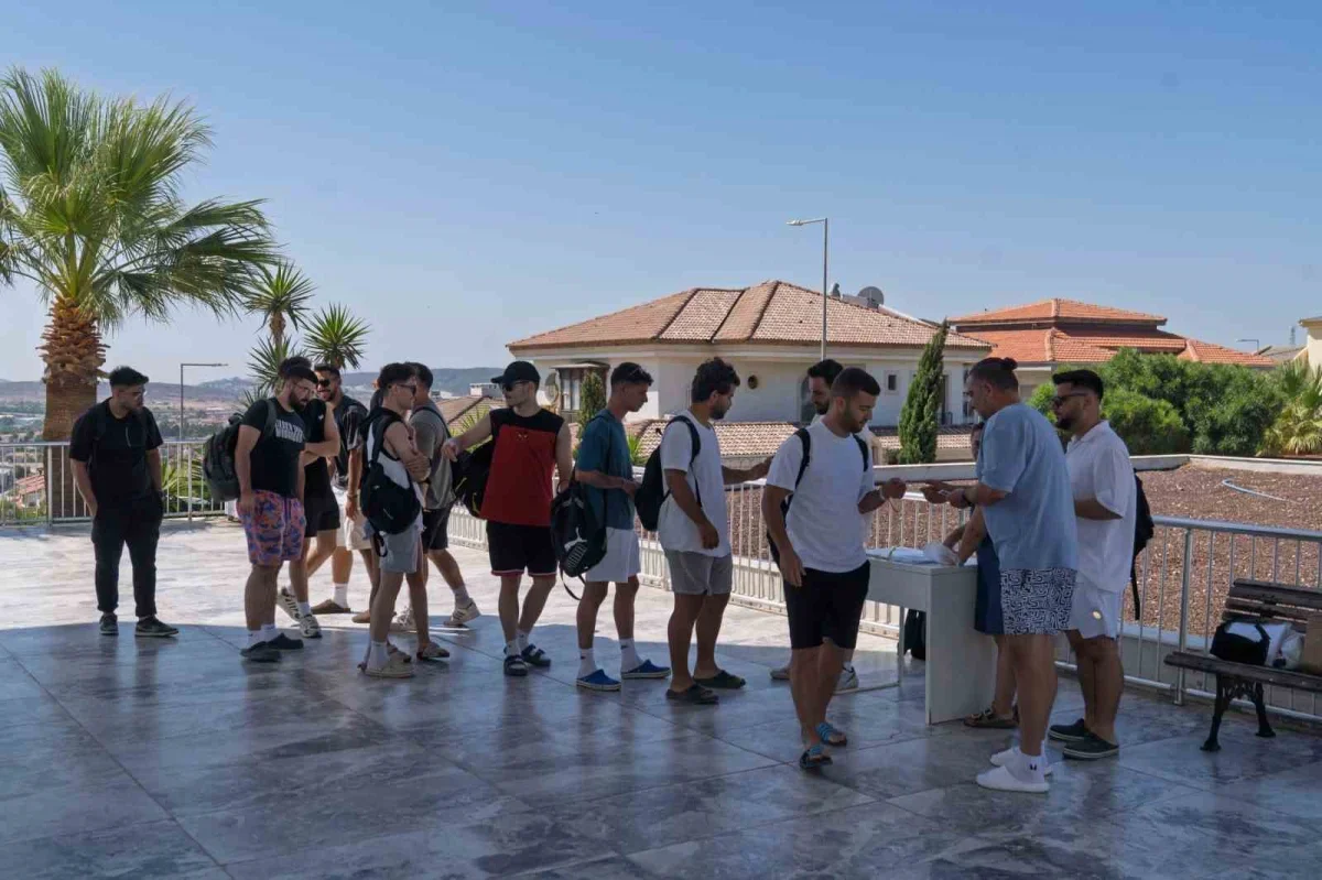 İzmir Büyükşehir'den gençlere Çeşme Alaçatı'da aquapark keyfi