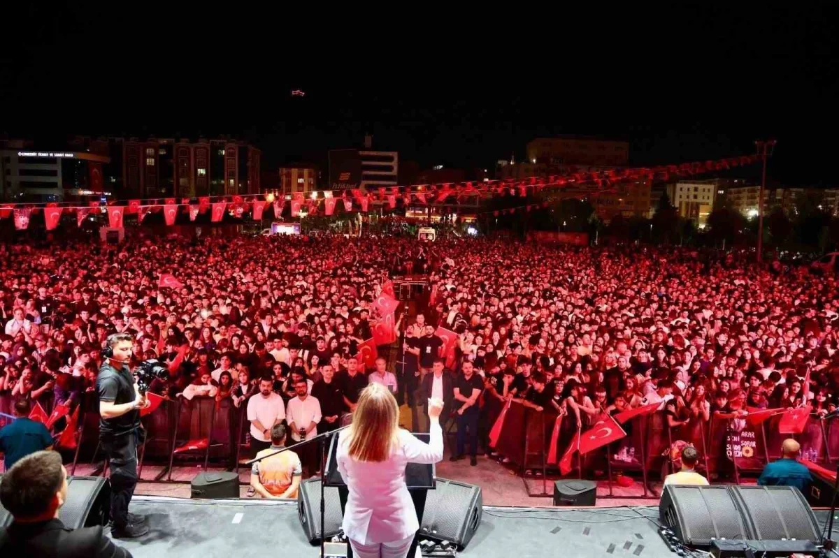 Çerkezköy'de 30 Ağustos Zafer Bayramı Mor ve Ötesi'yle kutlandı