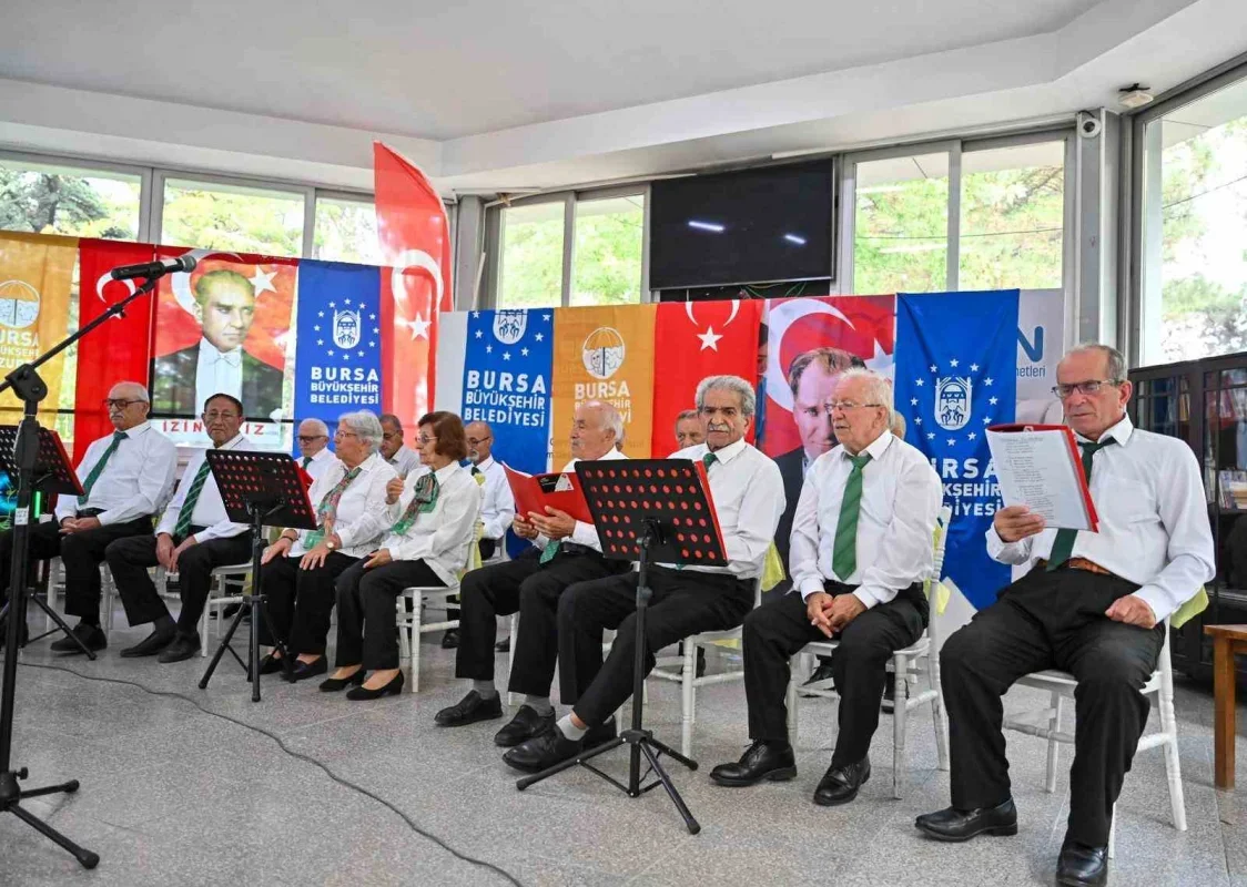 Bursa'da huzurevi sakinleri 30 Ağustos Zafer Bayramı'nı kutladı