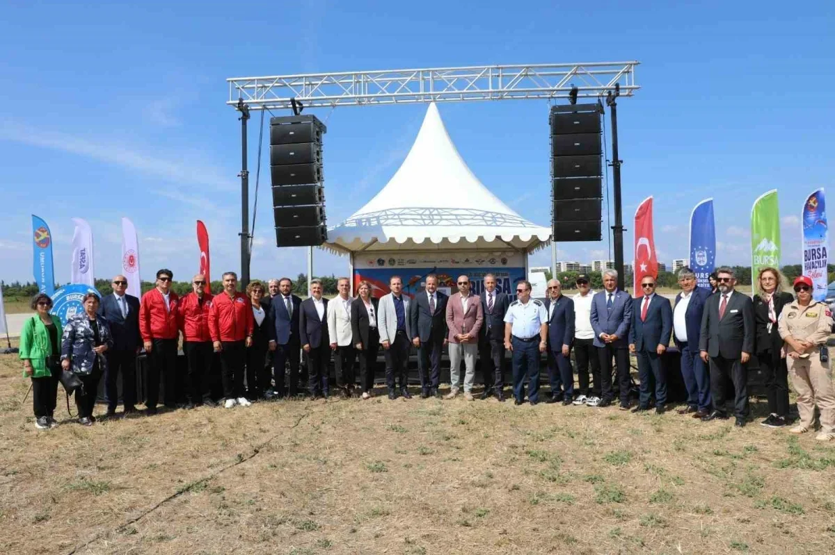 Bursa'da 30 Ağustos coşkusu Yunuseli Havalimanı'nda yaşandı