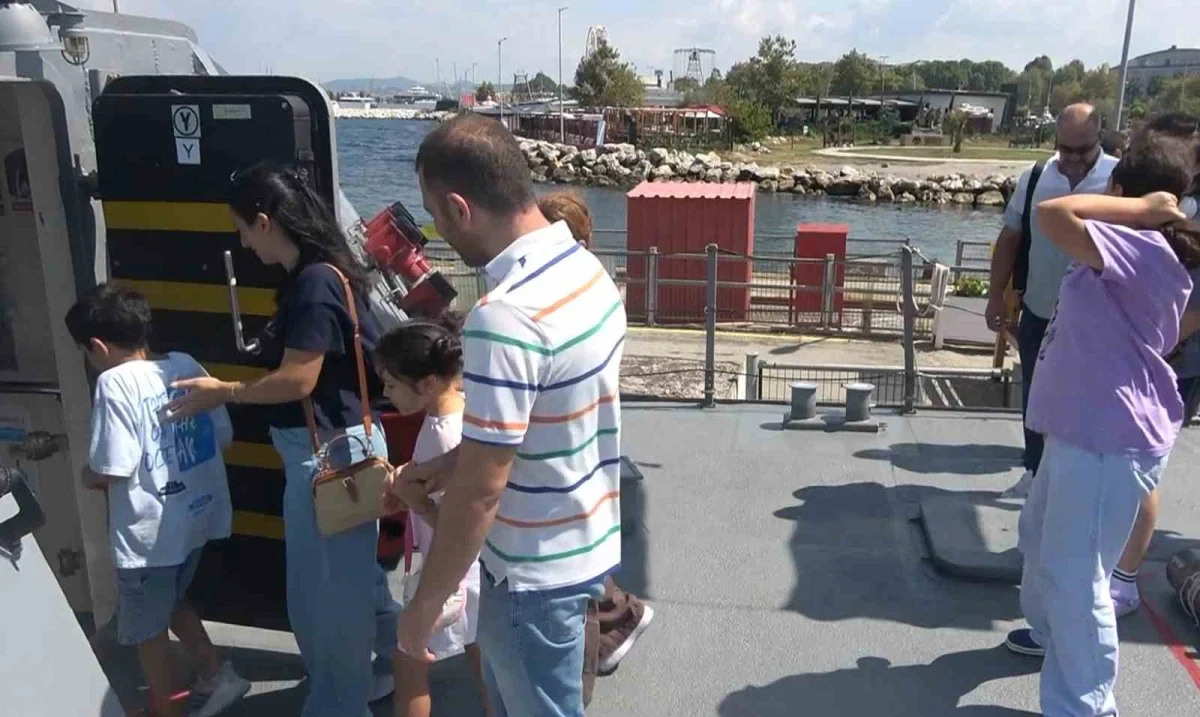 TCG Tuzla Yalova'da vatandaşların ziyaretine açıldı