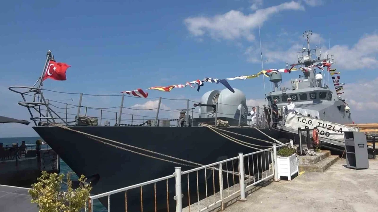 TCG Tuzla Yalova'da vatandaşların ziyaretine açıldı