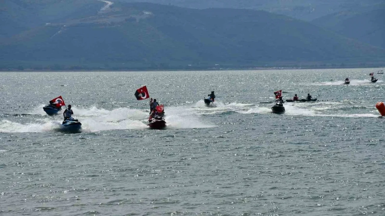 İznik Gölü'nde MotoSurf ve Sujeti Şampiyonası nefes kesti
