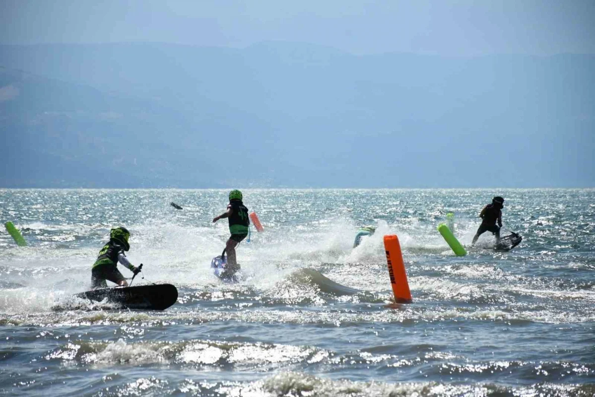İznik Gölü'nde MotoSurf ve Sujeti Şampiyonası nefes kesti