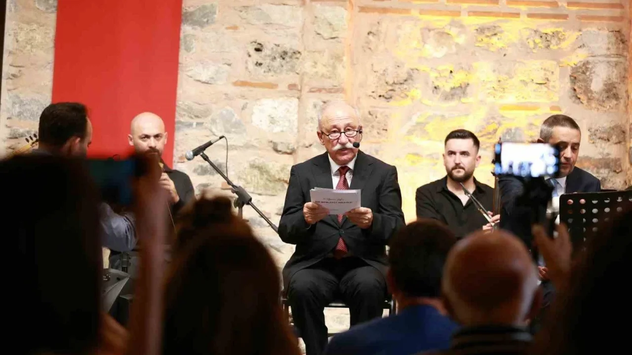 Altan Erkekli Osmangazi'de 30 Ağustos'u "Bir Memleket Hikayesi" ile anlattı