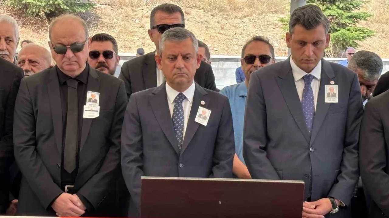 Eski CHP Kocaeli Milletvekili Mehmet Cevdet Selvi toprağa verildi