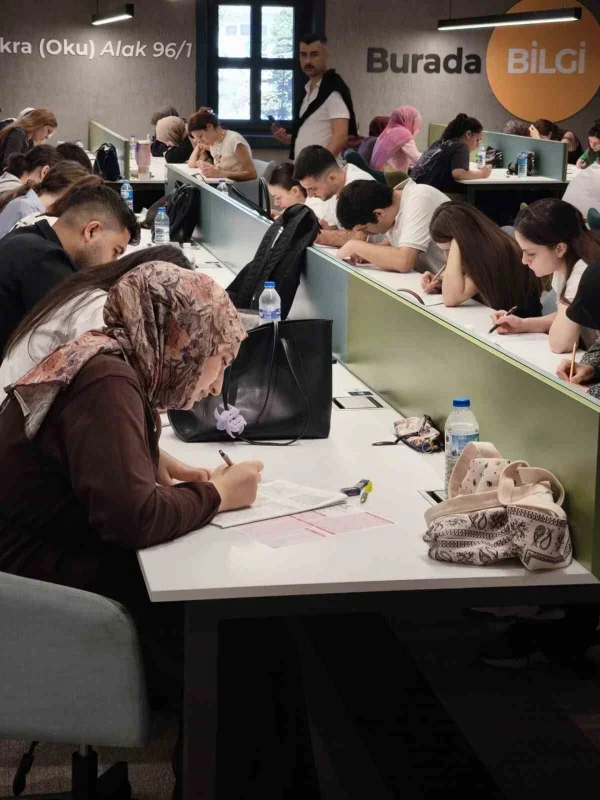 Yıldırım'da KPSS'ye hazırlanan gençlere deneme sınavı desteği