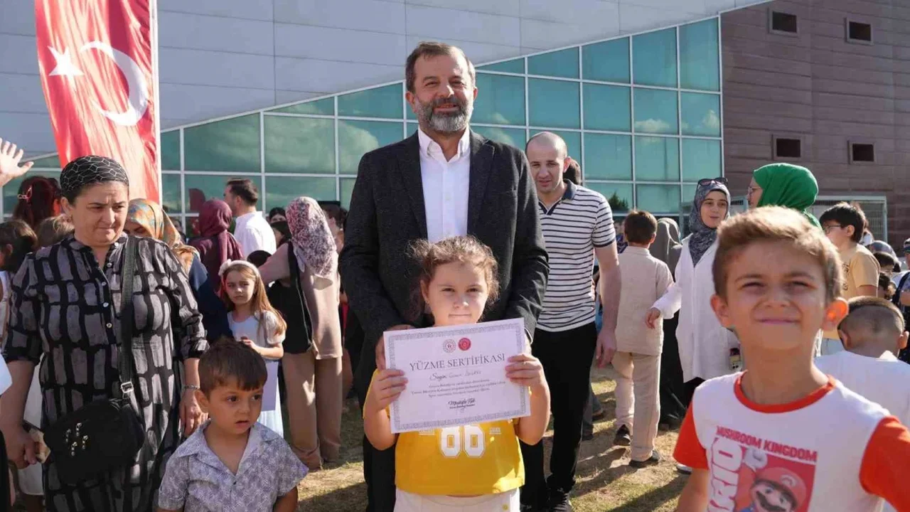 Gürsu'da 600 çocuk yaz kurslarında yüzmeyi öğrendi