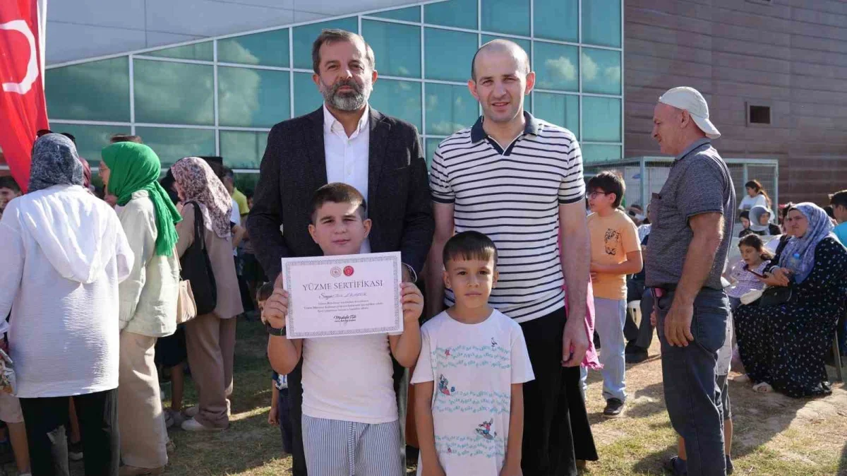 Gürsu'da 600 çocuk yaz kurslarında yüzmeyi öğrendi