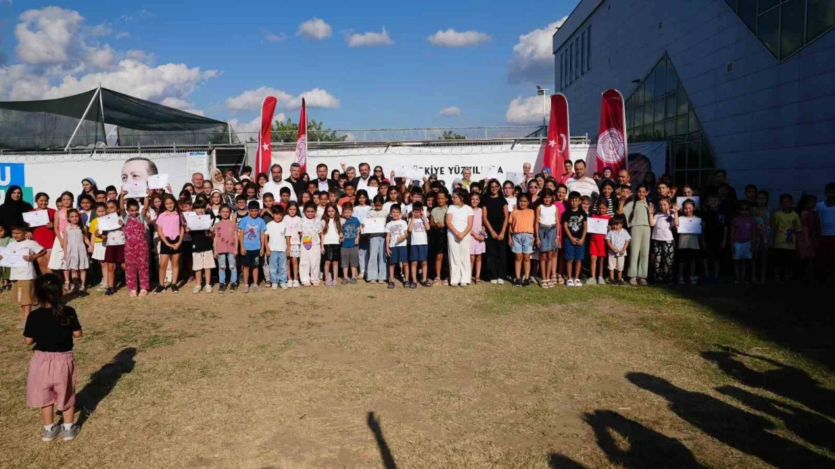 Gürsu'da 600 çocuk yaz kurslarında yüzmeyi öğrendi