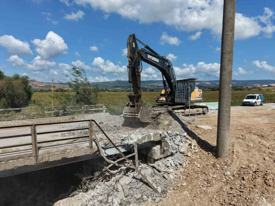 Bursa Büyükşehir Belediyesi Karacabey'de yeni köprü yapıyor