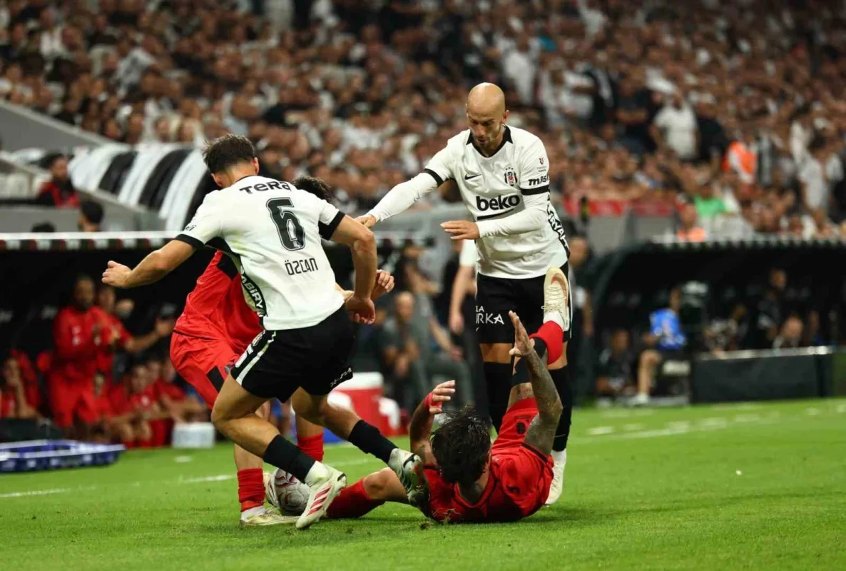 Beşiktaş ilk yarıda Çorum FK karşısında 2-0 önde