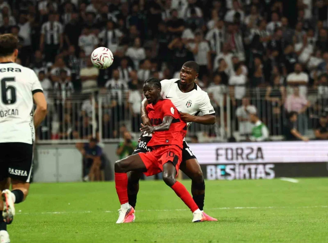 Beşiktaş ilk yarıda Çorum FK karşısında 2-0 önde