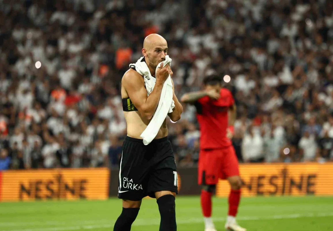Beşiktaş ilk yarıda Çorum FK karşısında 2-0 önde