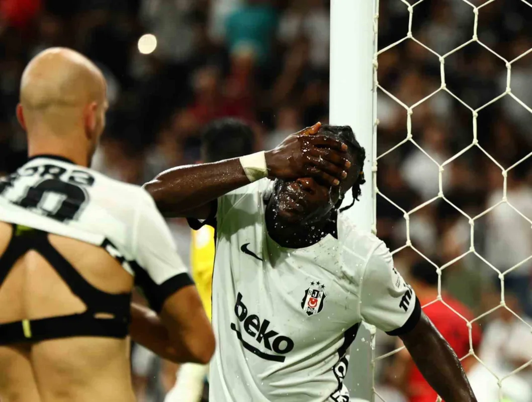 Beşiktaş ilk yarıda Çorum FK karşısında 2-0 önde